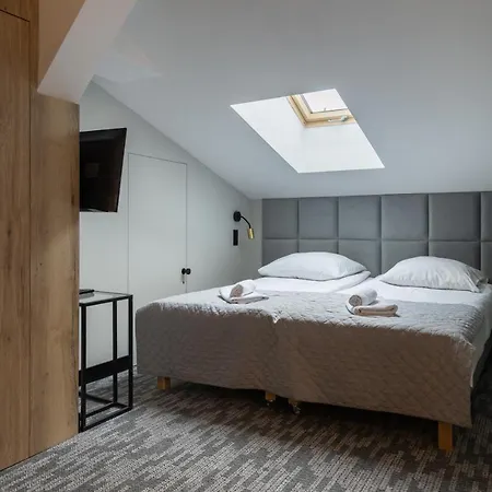 Joker Проживание в семье *