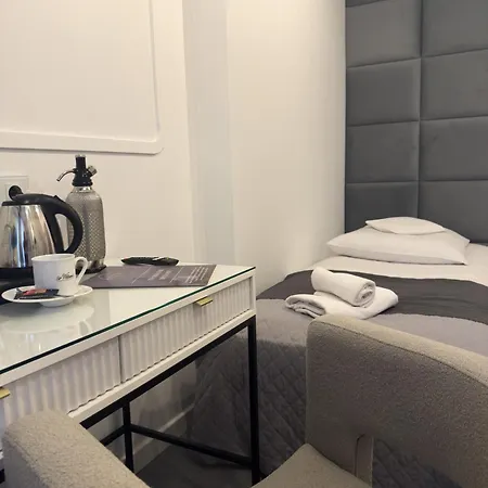 Проживание в семье Joker